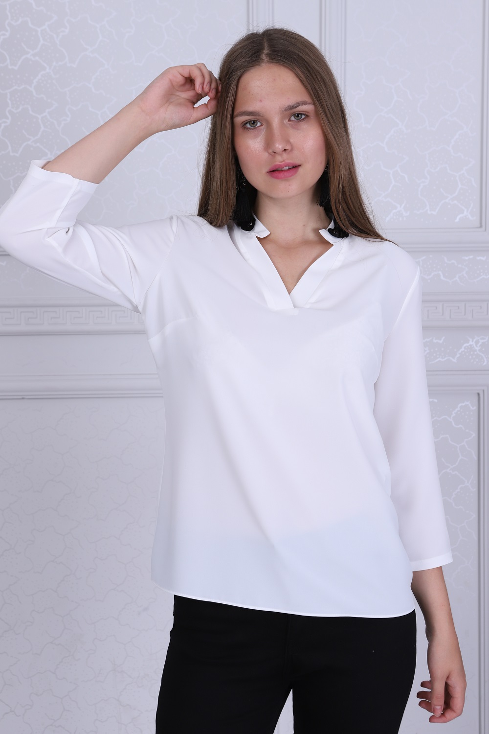 Yaka Detaylı Beyaz Renk Bluz